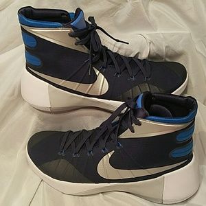 NWOT MEN'S NIKES BASKETBALL SNEAKERS