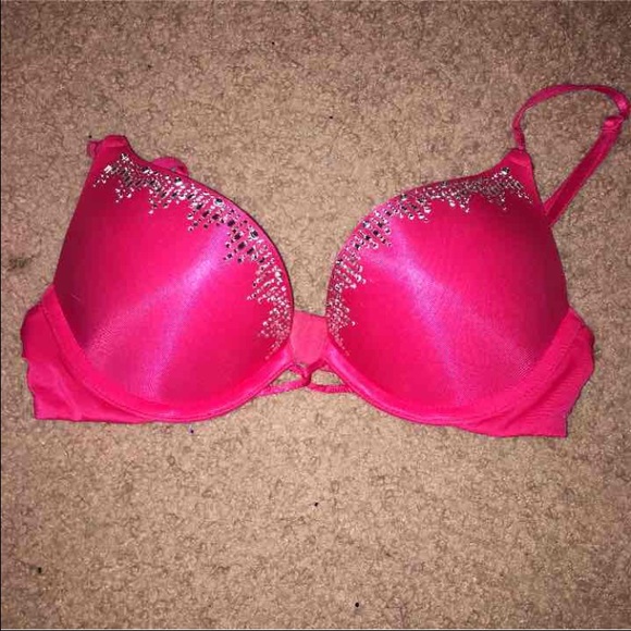 NWOT VS BOMBSHELL 32A