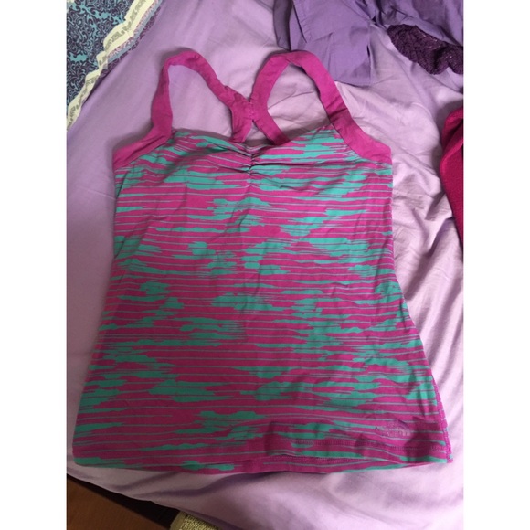 North face workout top - size M