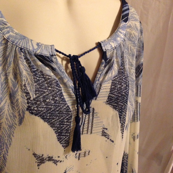 Beautiful Patterned Chiffon Blouse - Picture 2 of 3