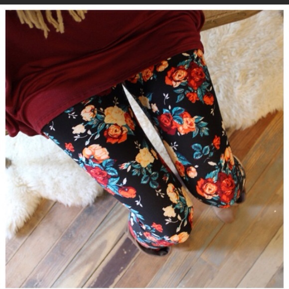 ✅Soft brushed knit leggings . Fits size S-L - Picture 3 of 5