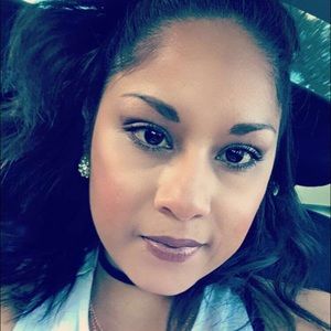 Meet your Posher, Damaris