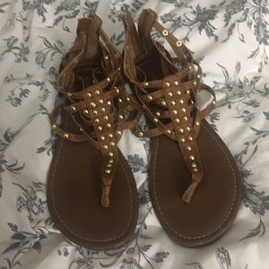 Mossimo brown gladiator scandals w/ gold studs!