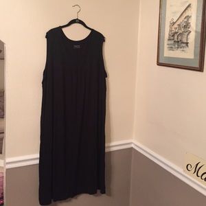 Black sleeveless dress