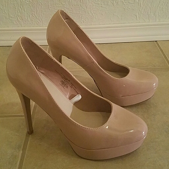 NWOT nude heels