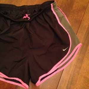 Nike Tempo Shorts Black w Pink trim size medium