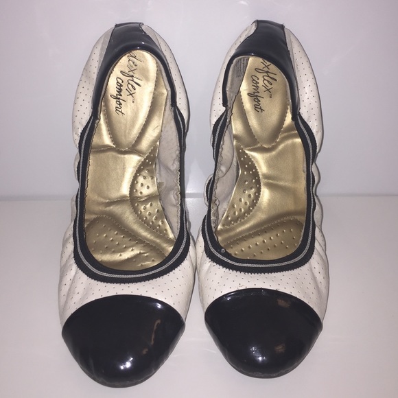 Black & white flats