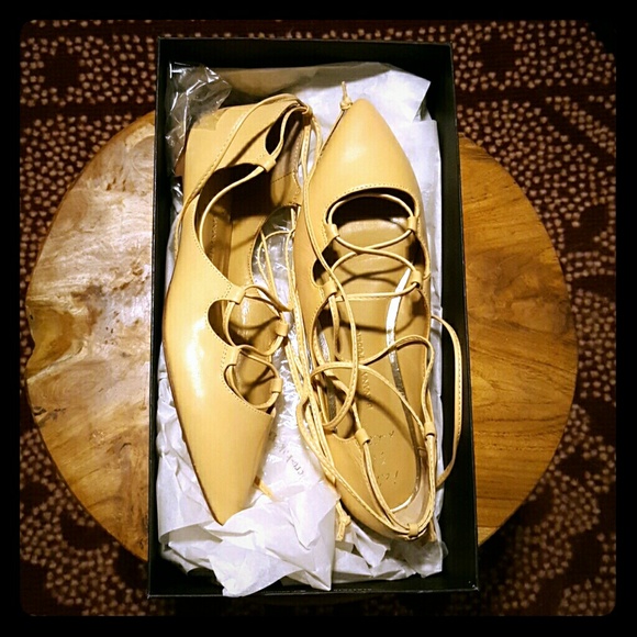 *New w/ Box* Banana Republic 'Allie' Lace-up Flat
