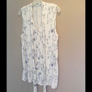 Sleeveless key print top