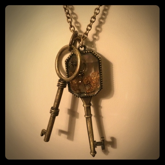 Vintage looking key necklace