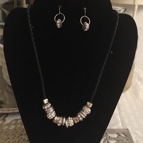 Necklace and earring set