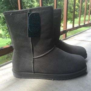 Sold!  NWT Australian EMU Waterproof Boots