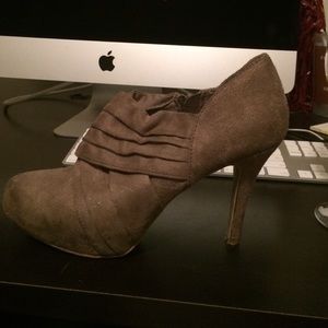 Heel short boots