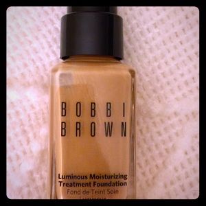 Bobbi brown luminous moisturizing foundation