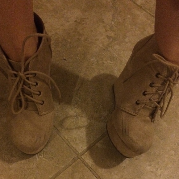 Nude wedges