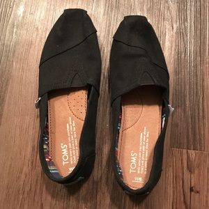Black toms shoes