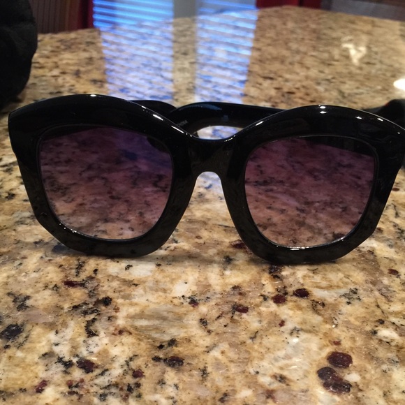 NWOT Bold & Beautiful Black 😎 Sunglasses