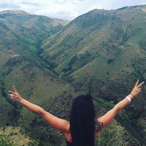 Meet your Posher, Elizabeth