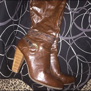 Bass 17" Tall 4" Heeled Dark Brown Boots 9