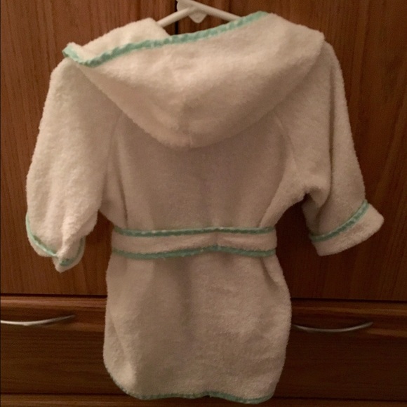 Bath & Beach Robe 🐤 - Picture 2 of 3