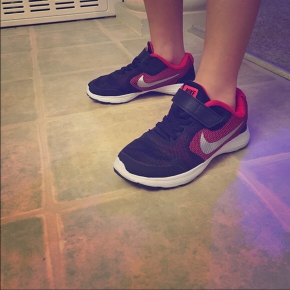 Boys size 12w Nike tennis shoes