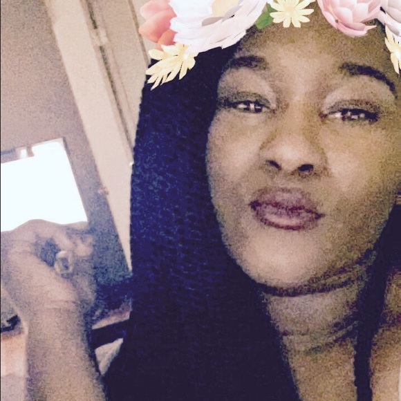 Meet your Posher, Kaloni - Picture 1 of 1