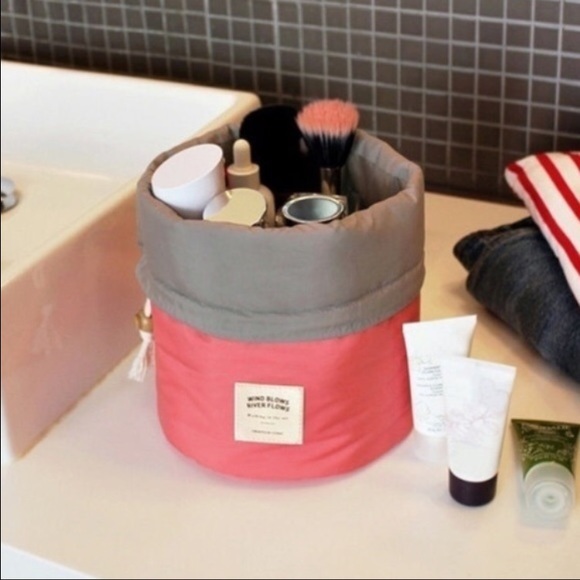 Handbags - ✂️LAST CALL✂️ FASHION TRAVEL MAKEUP BAG