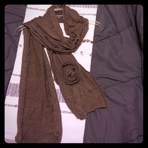 ❗️SOLD❗️Scarf w/ Rose Detail