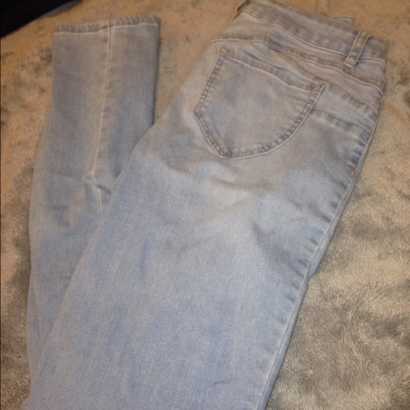 Light wash jeans ✨ size 4