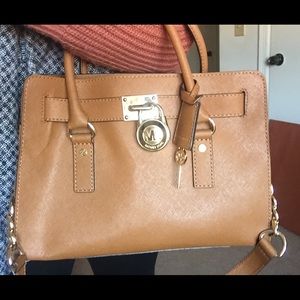 SALE!!!!!! 🎉Michael Kors Medium Hamilton Purse.