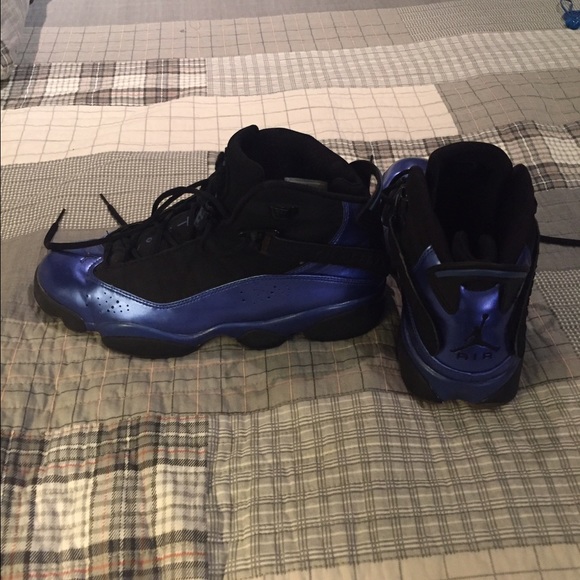 black and blue six rings