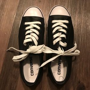 BF SALE Black and white leather converse "dainty"