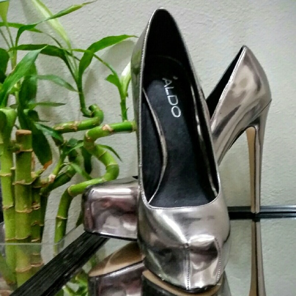 NWT Shiny platform stiletto heels by aldo