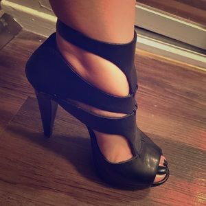 BLACK FRIDAY SALE Black strappy heels / pumps