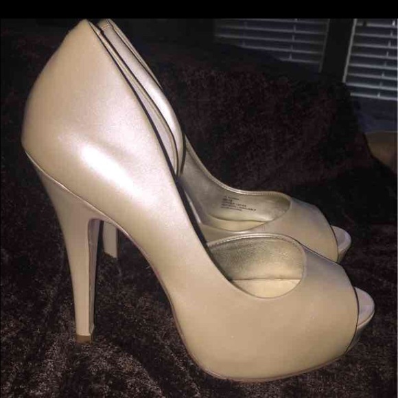 Women's Beige Heels Size 6