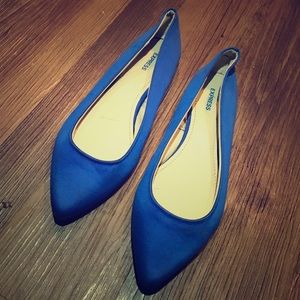Blue pointy flats