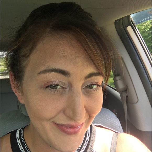 Meet your Posher, April - Picture 2 of 2