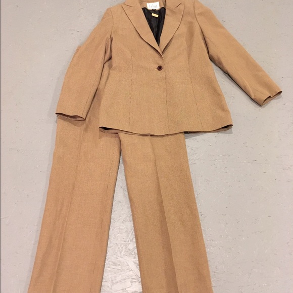 Le Suit Matching Jacket and Pants Set