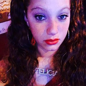 Meet your Posher, Felicia