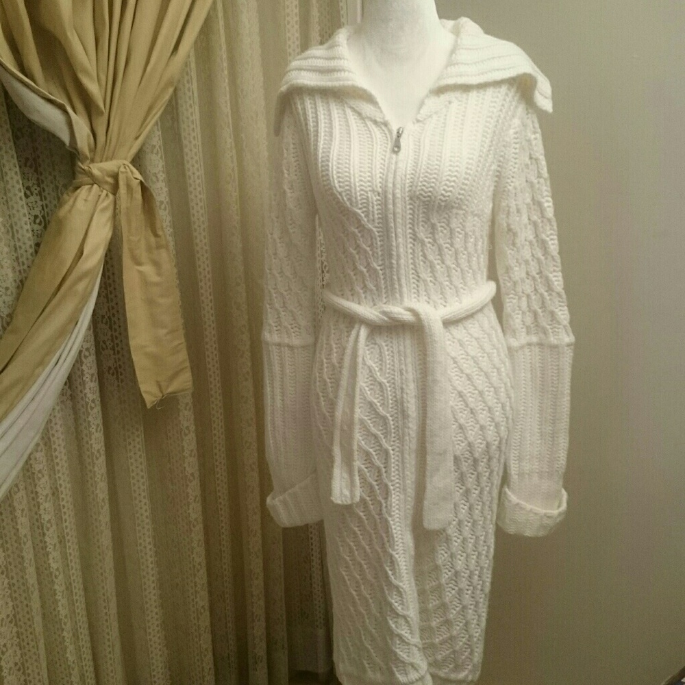 White Guess Stretchable Sweater Coat
