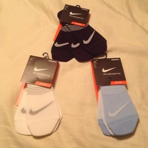 3- Nike's women's no show lightweight socks