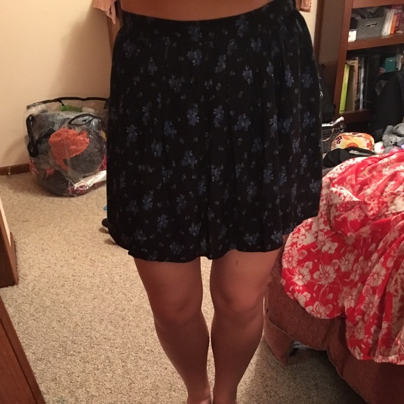 American Eagle navy floral skirt