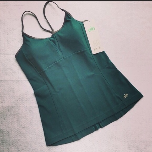 Alo strand yoga tank in viridian green