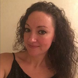 Meet your Posher, Lora