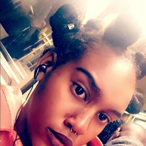 Meet your Posher, Naee