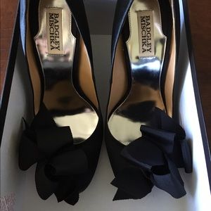 Badgley Mischka black satin pumps