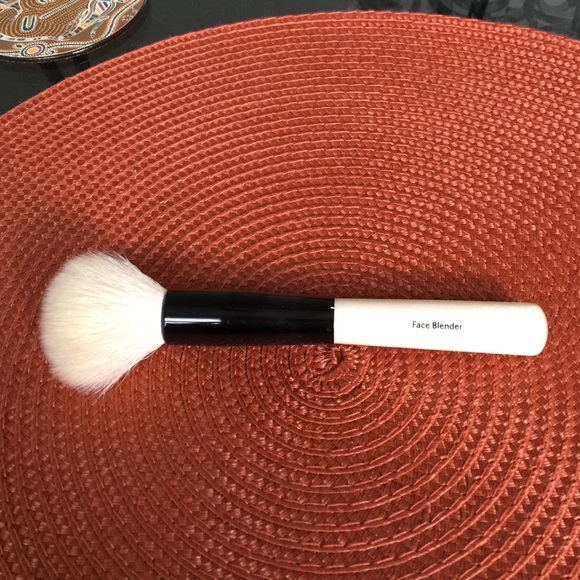 Bobbi Brown face blender brush