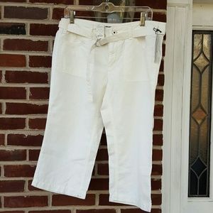 Express Capris *FREE WITH $50 PURCHASE*