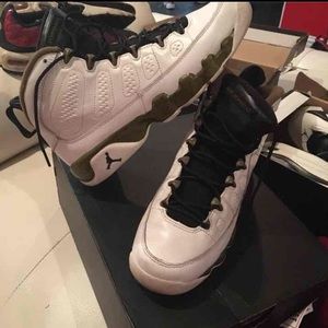 Jordan's retro 9  sz 6.5Y