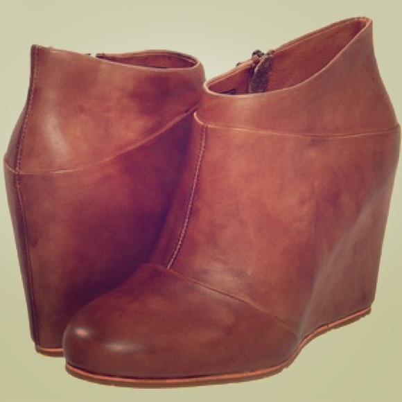 UGG Booties, like new size 7